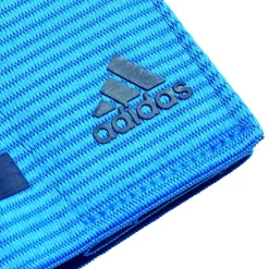 Adidas Captain Armband - Blau/schwarz 8 Adidas Captain Armband - Blau/schwarz -Footballlausrüstung Geschäft CF1052 DetailView2 1280x1280